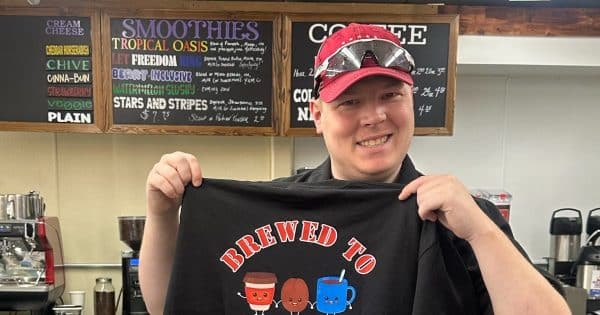 After a Barista Had $20 Stolen From His Tip Jar, Customers Showed up With Over $1,000